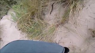 Лысый мужик на пляже даёт замужней блондинке на рот и разрешает её мужу смотреть